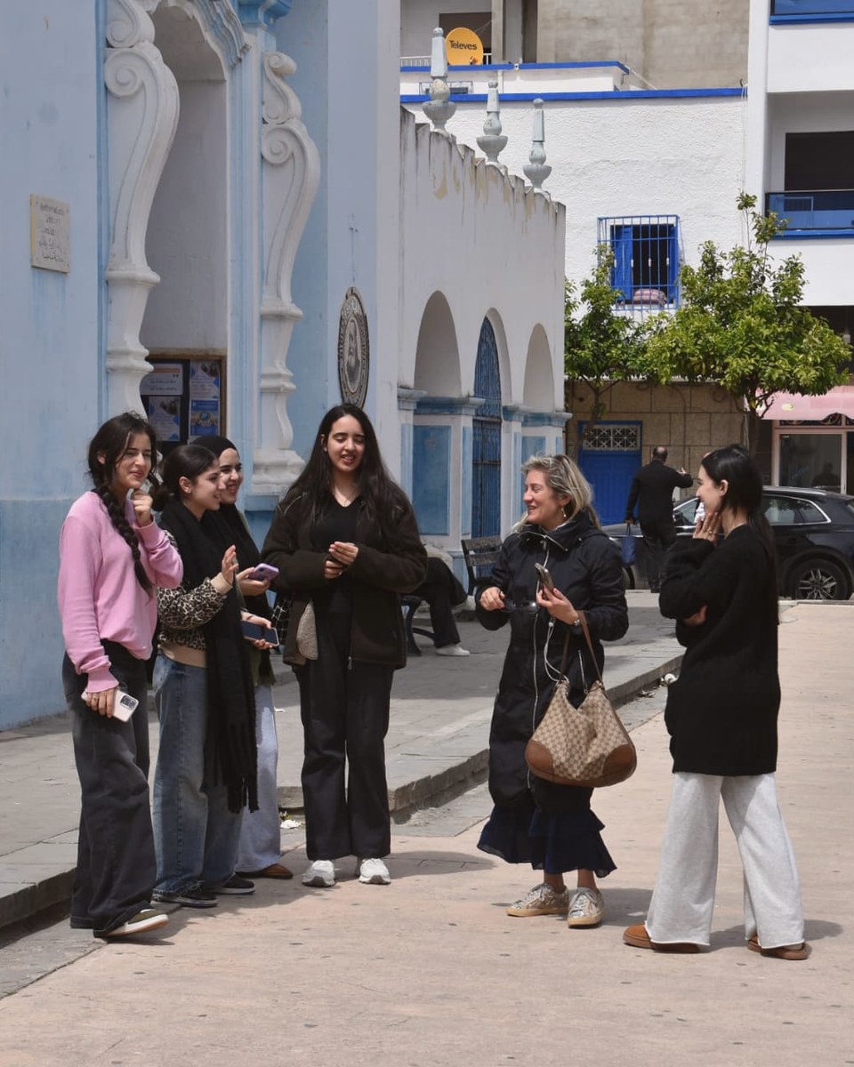 Grupo de mujeres compartiendo un encuentro de apoyo emocional en Martil